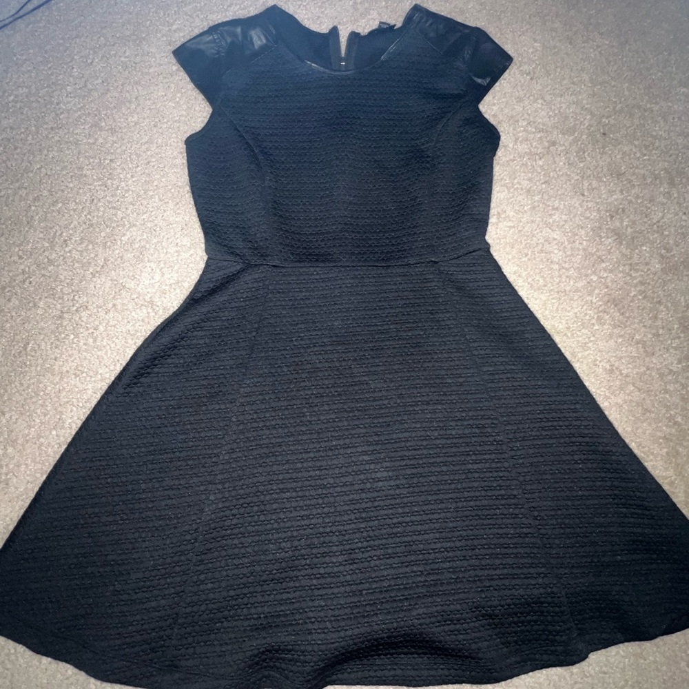 Women’s knee length black waffle texture dress, faux leather cap sleeves Medium